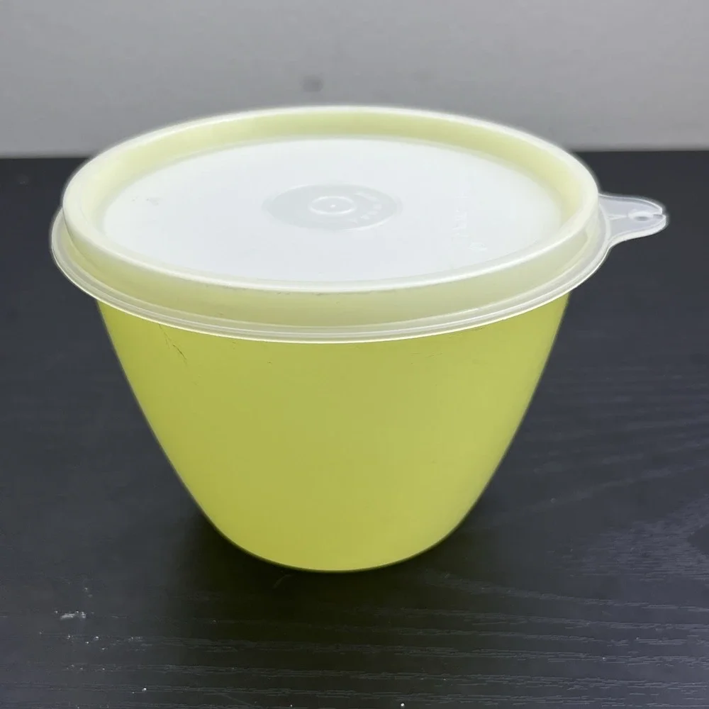 Tupperware vintage yellow
